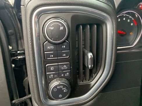 Used 2019 Chevrolet Silverado 1500 LT Trail Boss AWD/4WD image 18