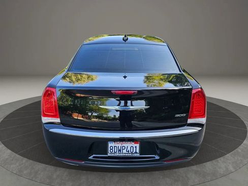 Used 2018 Chrysler 300 Limited image 7