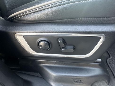 Used 2022 RAM 1500 Laramie AWD/4WD image 38