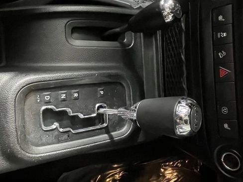 Used 2018 Jeep Wrangler Unlimited Rubicon w/ Cold Weather Group image 24