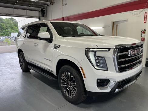 New 2026 GMC Yukon Elevation RWD image 3