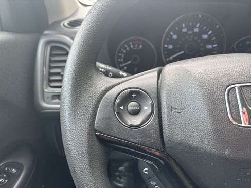 Used 2022 Honda HR-V LX image 41
