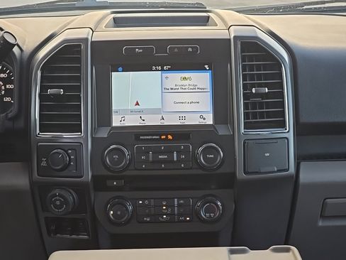 Used 2018 Ford F150 XLT w/ Equipment Group 302A Luxury image 31