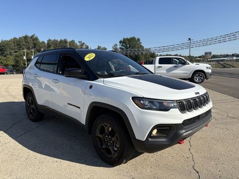 Used 2023 Jeep Compass Trailhawk AWD/4WD image 7
