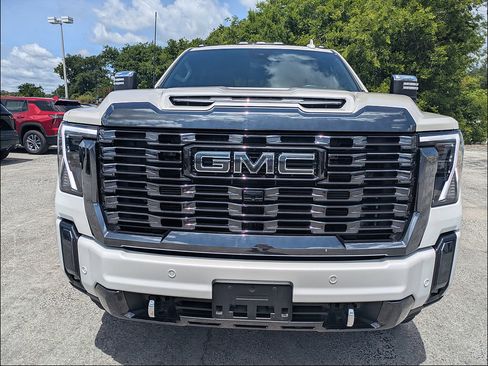 Used 2024 GMC Sierra 2500 Denali Ultimate AWD/4WD image 9