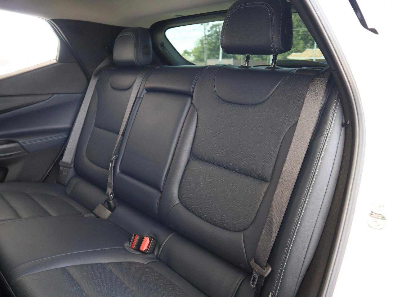 Used 2022 Chevrolet Bolt EUV Premier w/ Launch Edition FWD image 21
