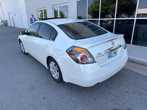 Used 2010 Nissan Altima 2.5 SL w/ Technology Pkg FWD image 4