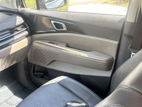 Used 2025 Kia Carnival FWD image 24