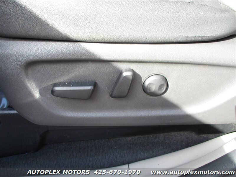 Used 2016 Kia Sedona LX w/ LX Essentials Premium Package FWD image 32