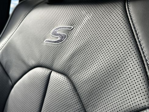 New 2026 Chrysler Pacifica Limited image 4