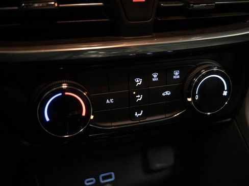 Used 2024 Buick Encore GX Sport Touring image 19