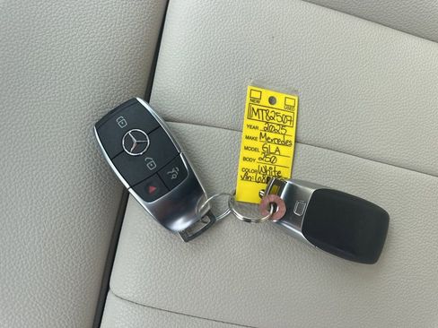 Used 2025 Mercedes-Benz GLA 250 image 32