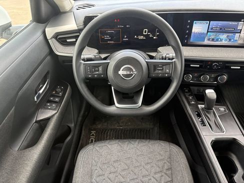 Used 2025 Nissan Kicks SV AWD/4WD image 16