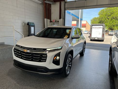 New 2026 Chevrolet Equinox LT FWD image 4