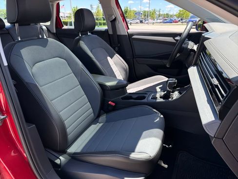 Certified 2025 Volkswagen Jetta SE FWD image 26