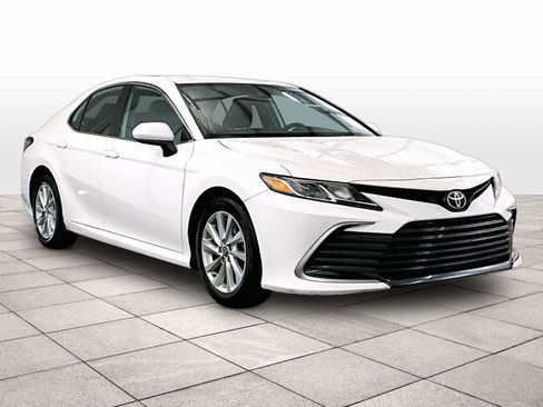 Used 2022 Toyota Camry LE FWD image 2
