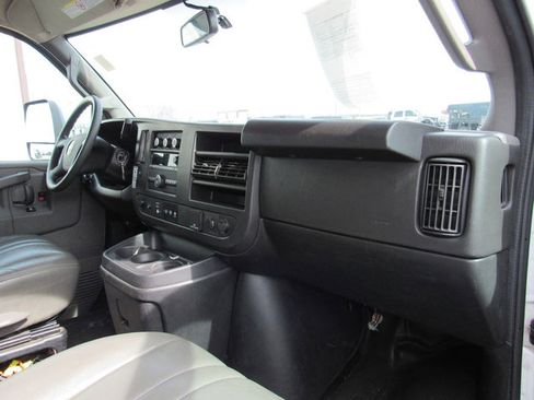 Used 2022 GMC Savana 3500 Extended w/ Power Convenience Package RWD image 15