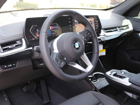 Used 2025 BMW X1 xDrive28i w/ Technology Package AWD/4WD image 14
