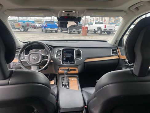 Used 2021 Volvo XC90 T6 Momentum image 13