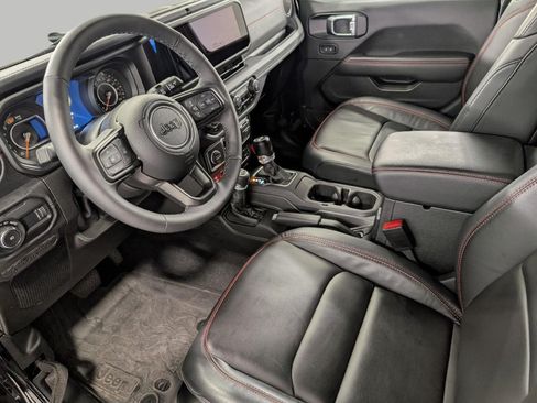 Used 2025 Jeep Wrangler Unlimited Rubicon AWD/4WD image 10