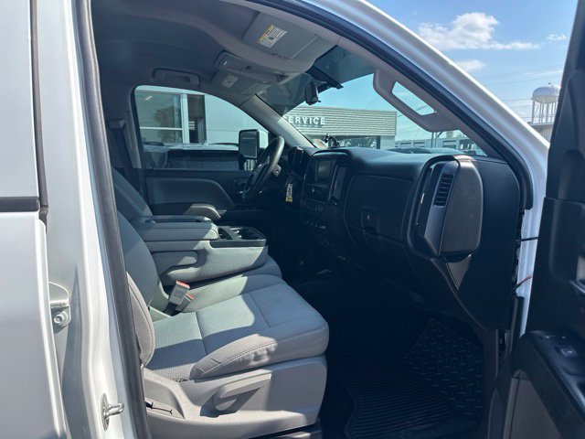 Used 2018 Chevrolet Silverado 1500 Custom w/ Custom Value Package AWD/4WD image 8