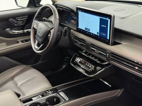 Certified 2025 Lincoln Corsair AWD w/ Equipment Group 101A image 10