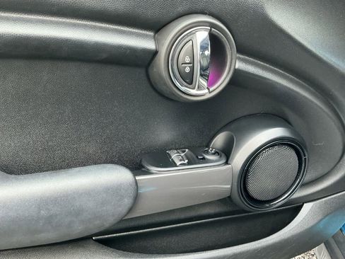 Used 2017 MINI Cooper 2-Door Hardtop image 16