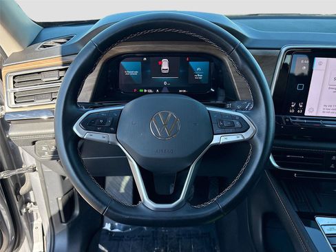 Used 2025 Volkswagen Atlas SE FWD image 11