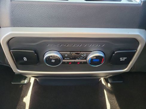 Used 2023 Ford Expedition Limited image 14