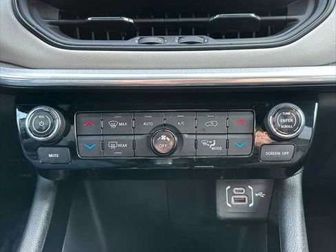 Used 2024 Jeep Compass Limited image 27