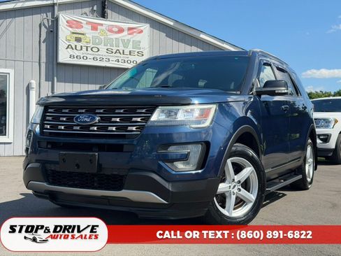 Used 2017 Ford Explorer XLT w/ Equipment Group 202A AWD/4WD image 1
