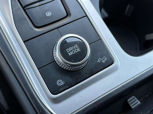 Used 2023 Ford Explorer XLT AWD/4WD image 39