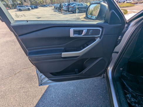 Used 2020 Ford Explorer XLT w/ Equipment Group 202A image 18