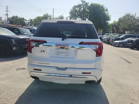 Used 2023 GMC Acadia Denali w/ Denali Ultimate Package FWD image 10