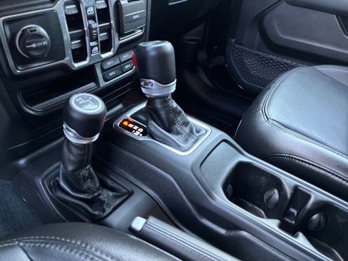 Used 2022 Jeep Wrangler Unlimited Sahara image 25