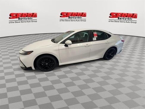 Used 2025 Toyota Camry SE w/ Convenience Package image 5