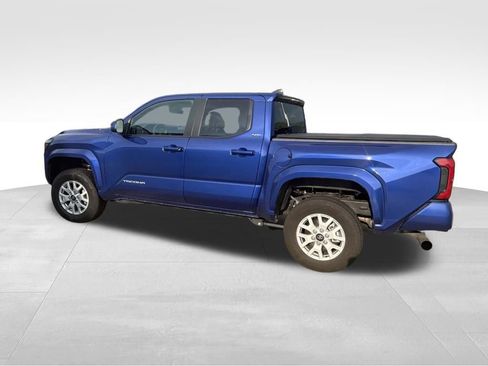 Used 2025 Toyota Tacoma SR5 AWD/4WD image 13