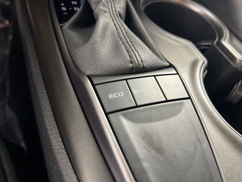 Used 2023 Toyota Camry SE image 32