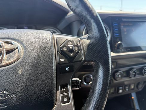 Used 2018 Toyota Tacoma TRD Sport w/ Technology Package RWD image 16