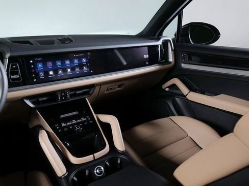 Certified 2026 Porsche Cayenne AWD/4WD image 18