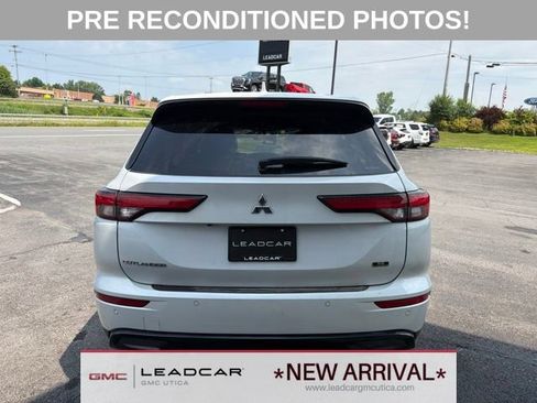 Used 2023 Mitsubishi Outlander SE Black Edition AWD/4WD image 4