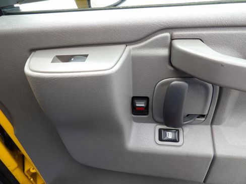 Used 2022 GMC Savana 3500 Extended w/ Power Convenience Package RWD image 26