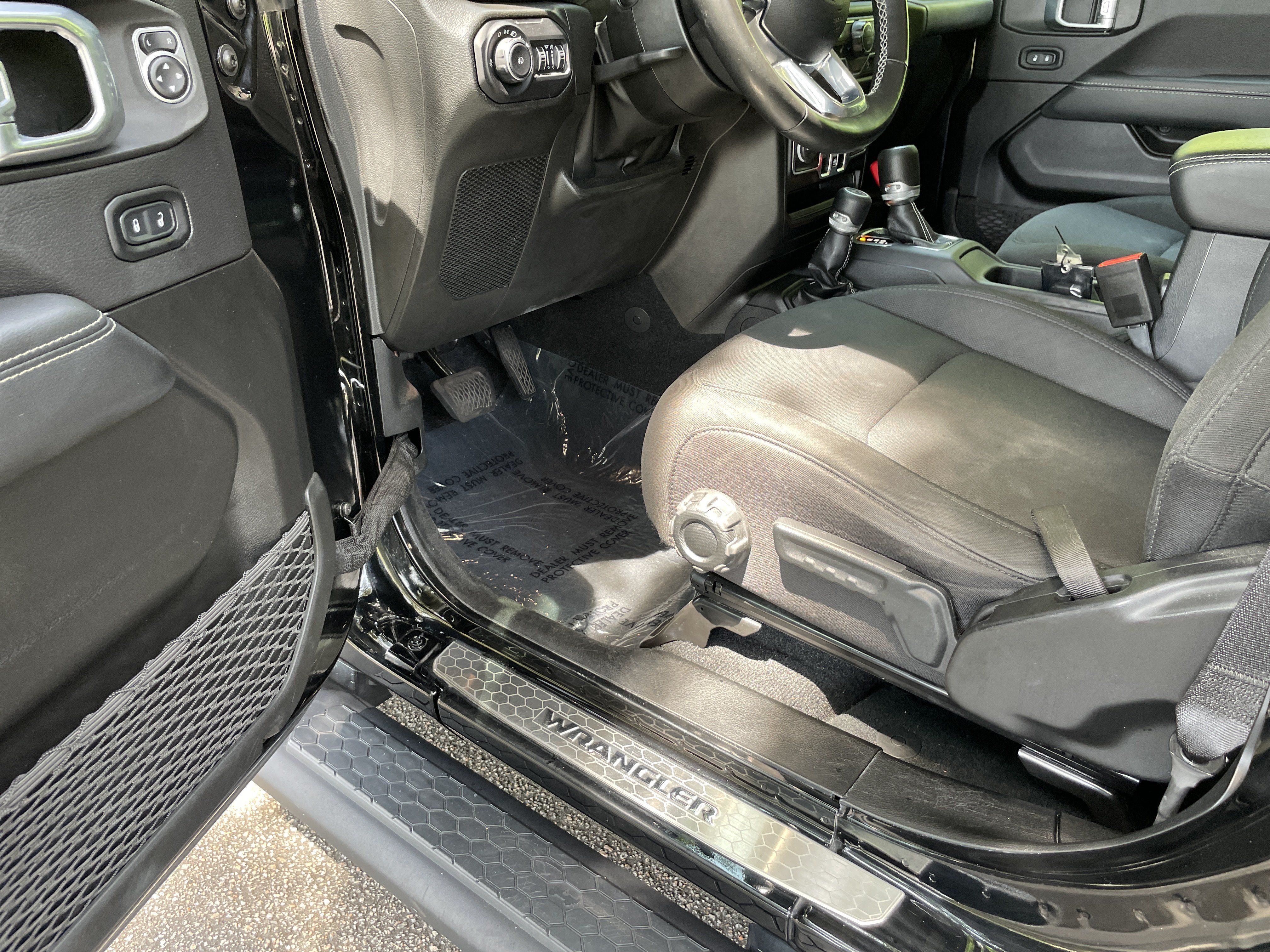 Used 2022 Jeep Wrangler Unlimited Sahara w/ LED Lighting Group AWD/4WD image 16