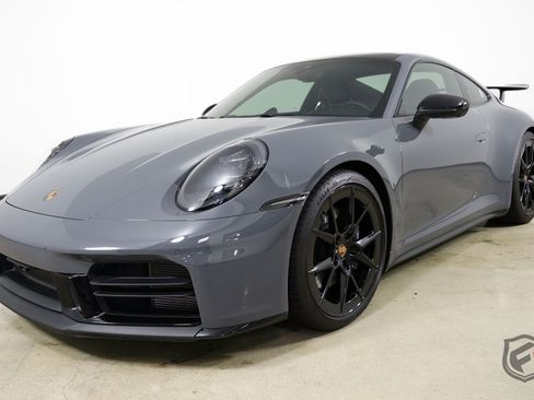Used 2025 Porsche 911 Carrera RWD image 4