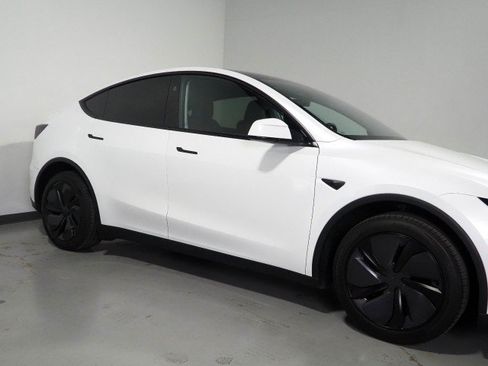 Used 2026 Tesla Model Y Long Range RWD image 53