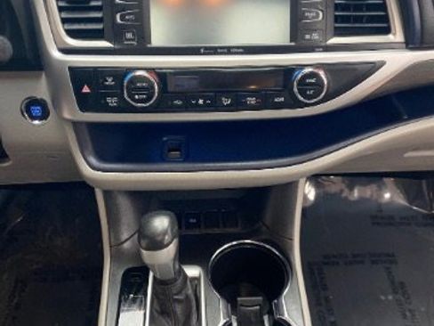 Used 2019 Toyota Highlander Limited FWD image 20