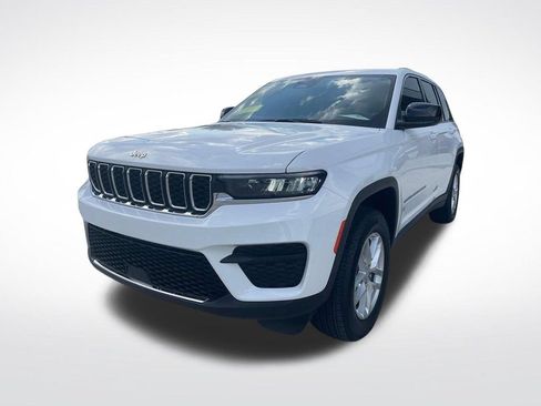 Used 2024 Jeep Grand Cherokee Laredo X RWD image 14