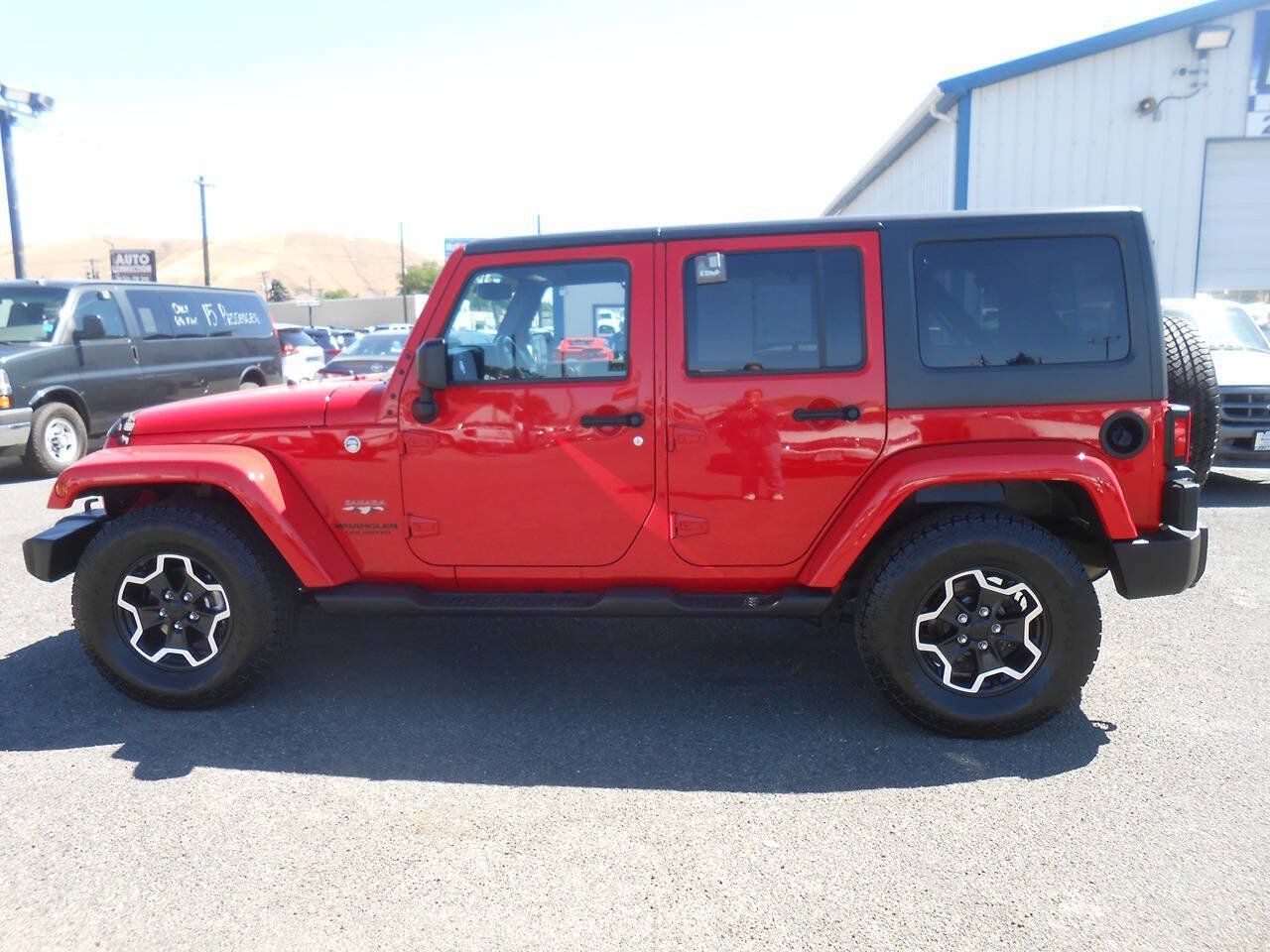Used 2016 Jeep Wrangler Unlimited Sahara w/ Connectivity Group AWD/4WD image 6