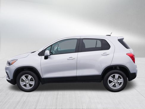 Used 2022 Chevrolet Trax LS w/ Tint and Cruise Package image 4