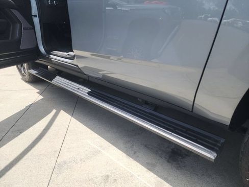 Certified 2025 GMC Yukon XL AT4 Ultimate AWD/4WD image 35